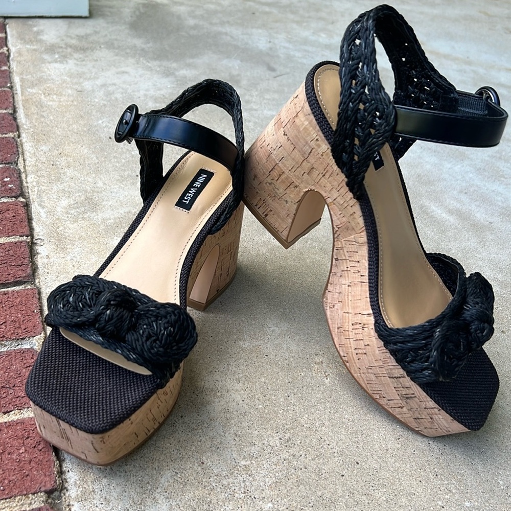Nine West Comeile platform sandal Sz 9 new in box